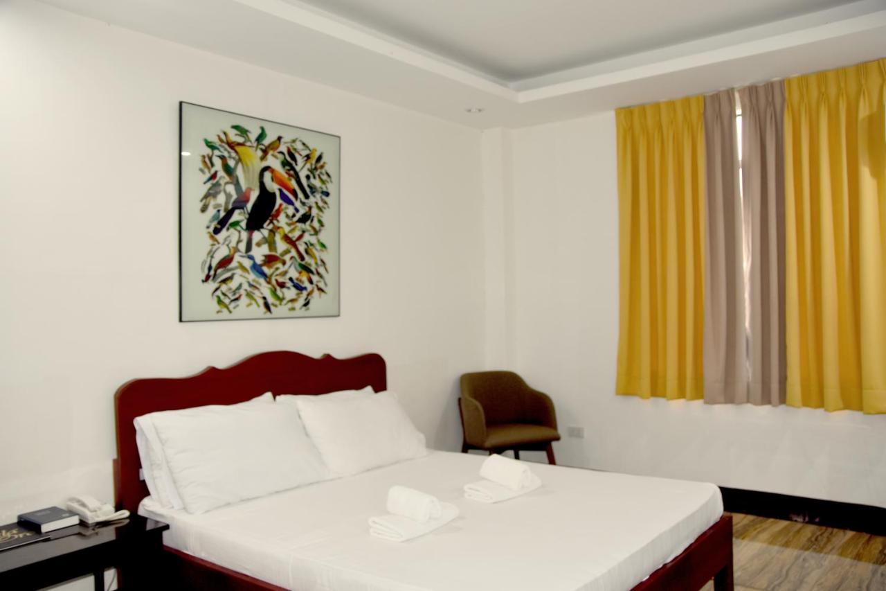 Isla De Oro Hotel Mamburao Bagian luar foto