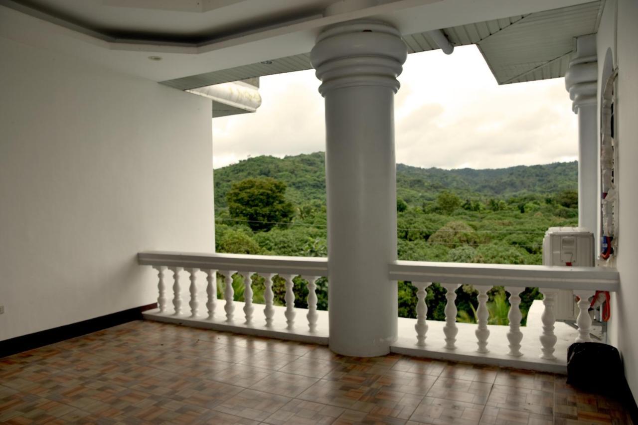 Isla De Oro Hotel Mamburao Bagian luar foto