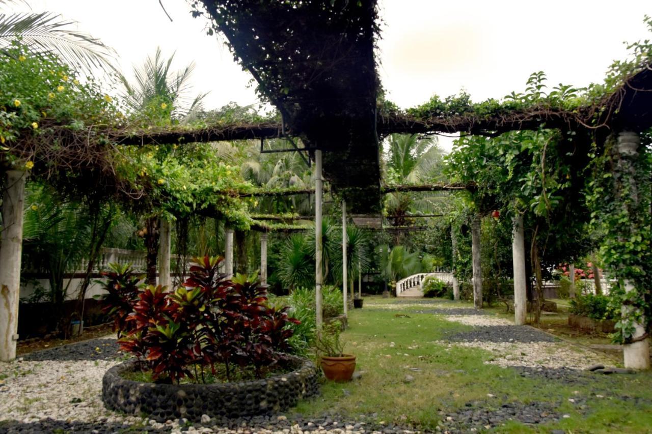 Isla De Oro Hotel Mamburao Bagian luar foto