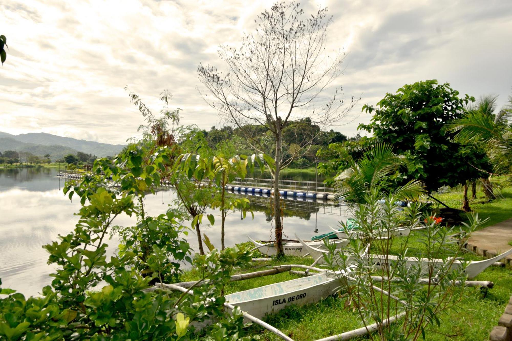 Isla De Oro Hotel Mamburao Bagian luar foto