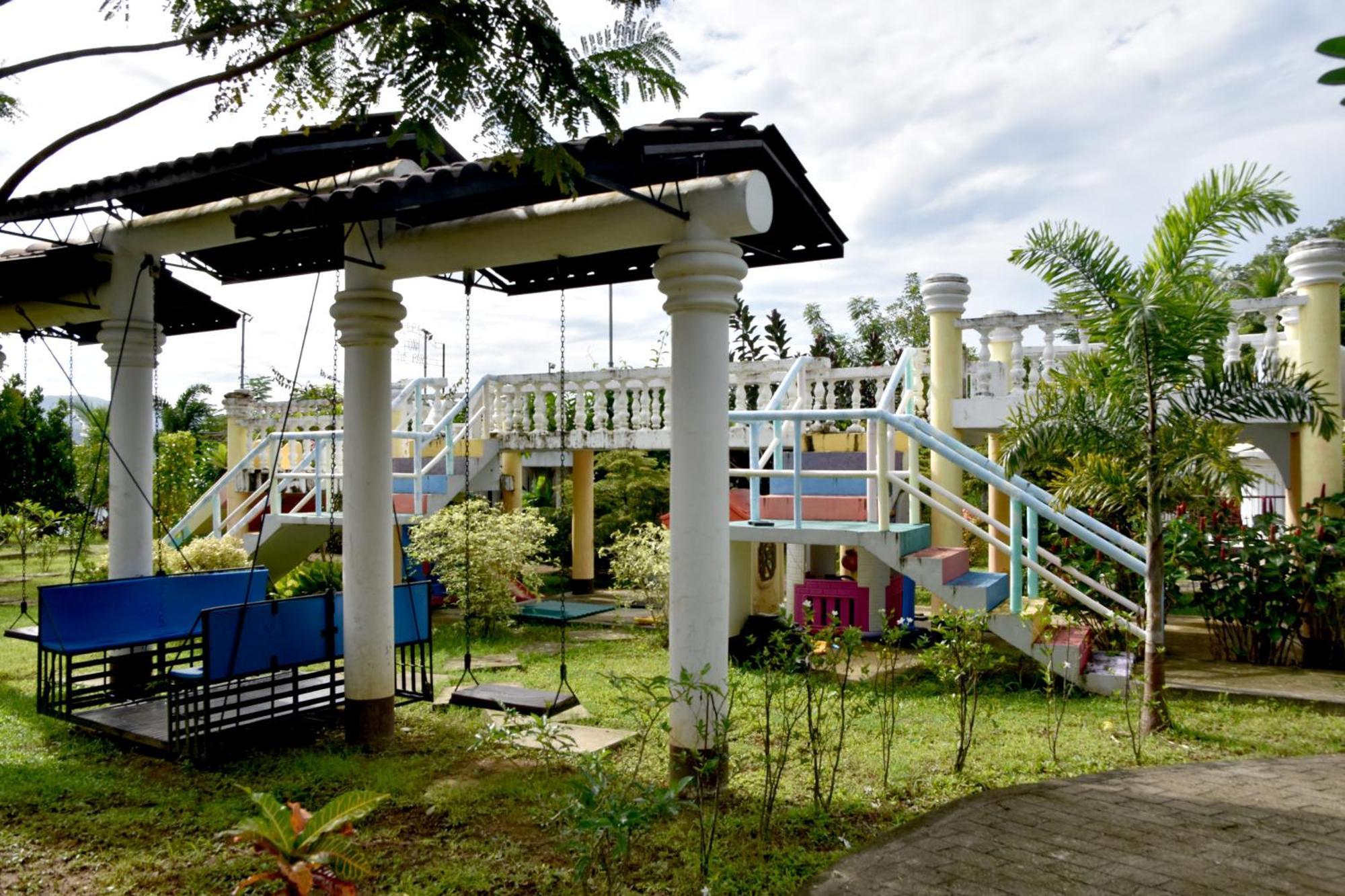 Isla De Oro Hotel Mamburao Bagian luar foto