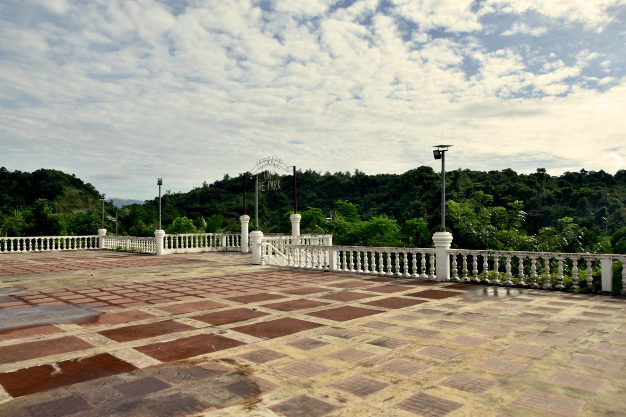 Isla De Oro Hotel Mamburao Bagian luar foto